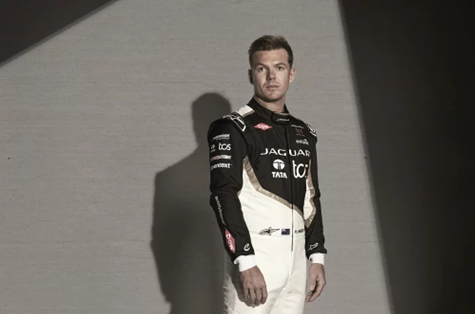 Nick Cassidy, Jaguar TCS
Racing-förare nummer 37: