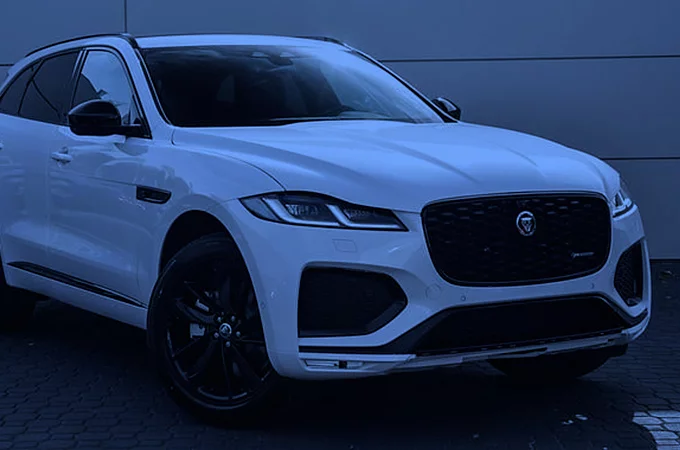 <p>JAGUAR F-PACE </p><p>204 KM</p>