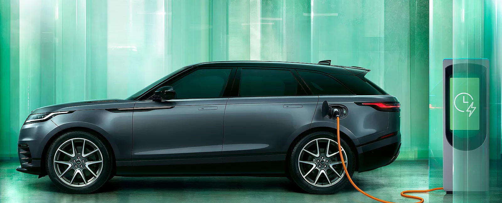 Range Rover Velar 停泊充電站