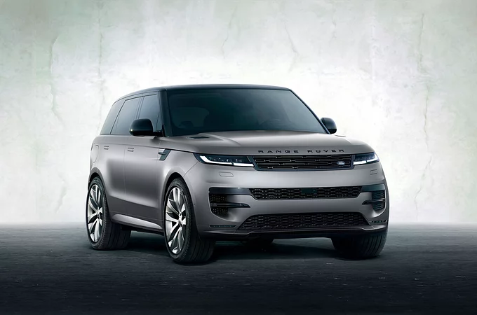 Eiger grey satin Range Rover Sport 停泊