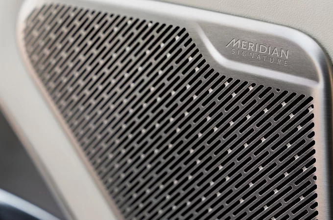 A look in detail at a Meridian Signature Sound speaker inside of a Range Rover