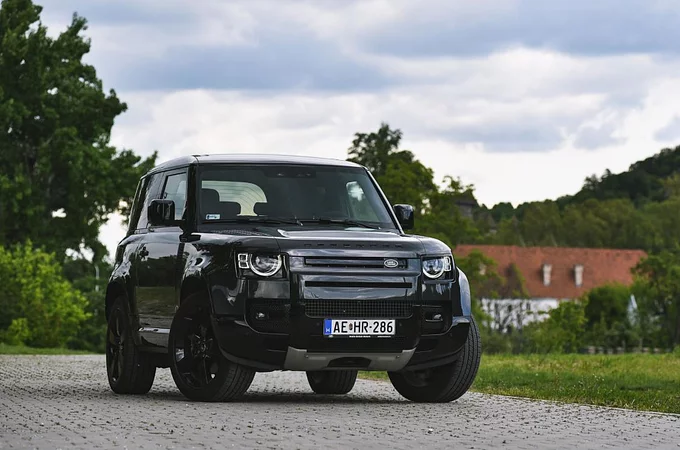 Kimeríthetetlen kalandor a V8-as Land Rover Defender - roadster teszt<br>