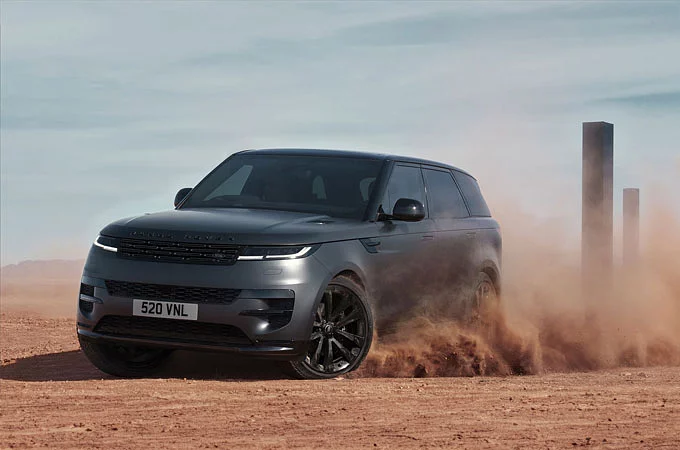 Range Rover Sport กำลังลุยแม่น้ำในประเทศไอซ์แลนด์