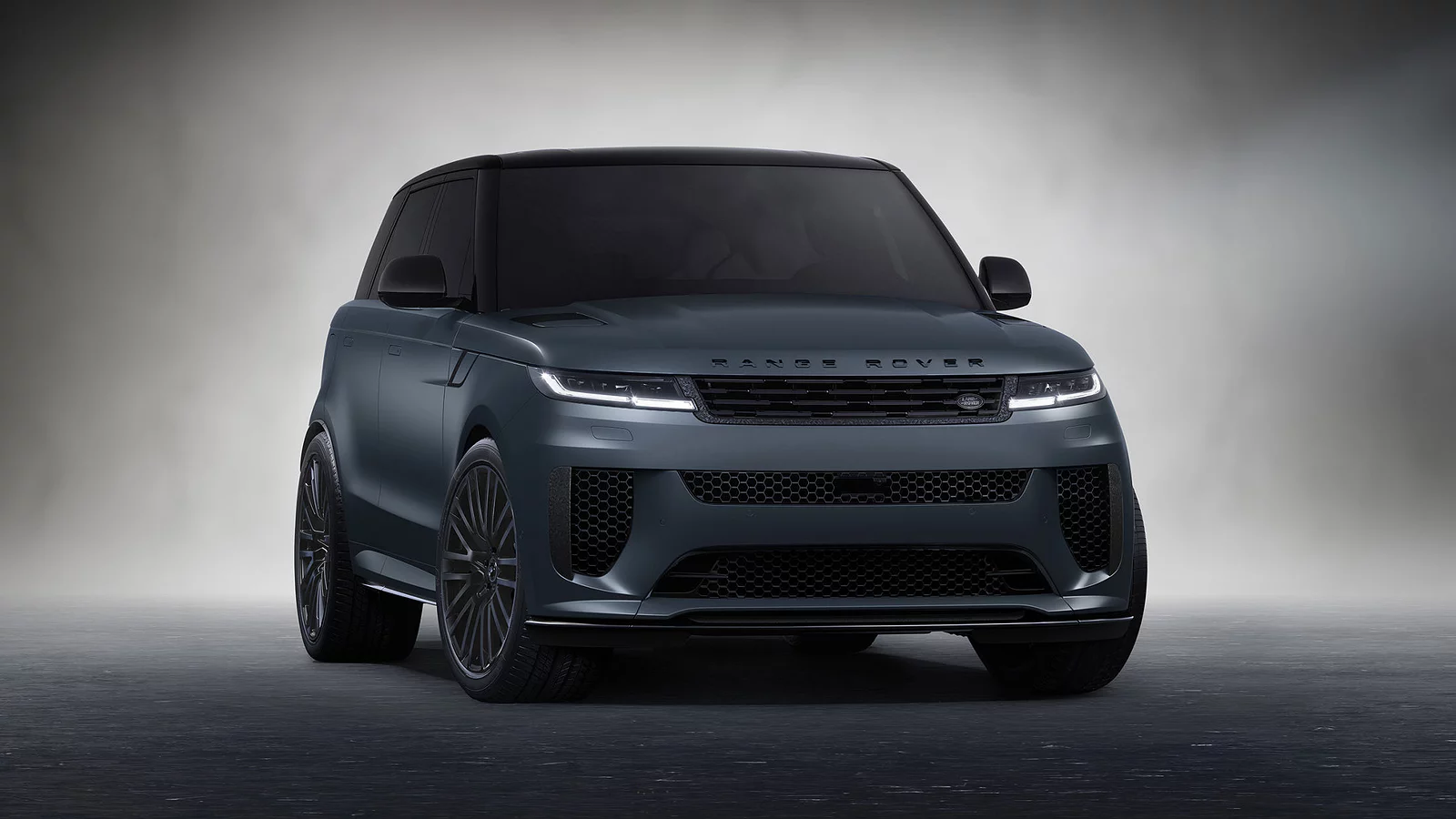 Front view of Range Rover SV