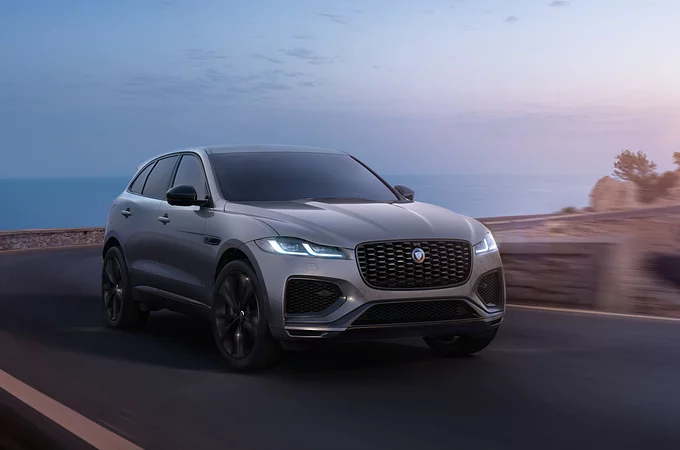 JAGUAR ВІДЗНАЧАЄ 90-РІЧНИЙ ЮВІЛЕЙ, ПРЕЗЕНТУЮЧИ НОВУ ВЕРСІЮ F-PACE