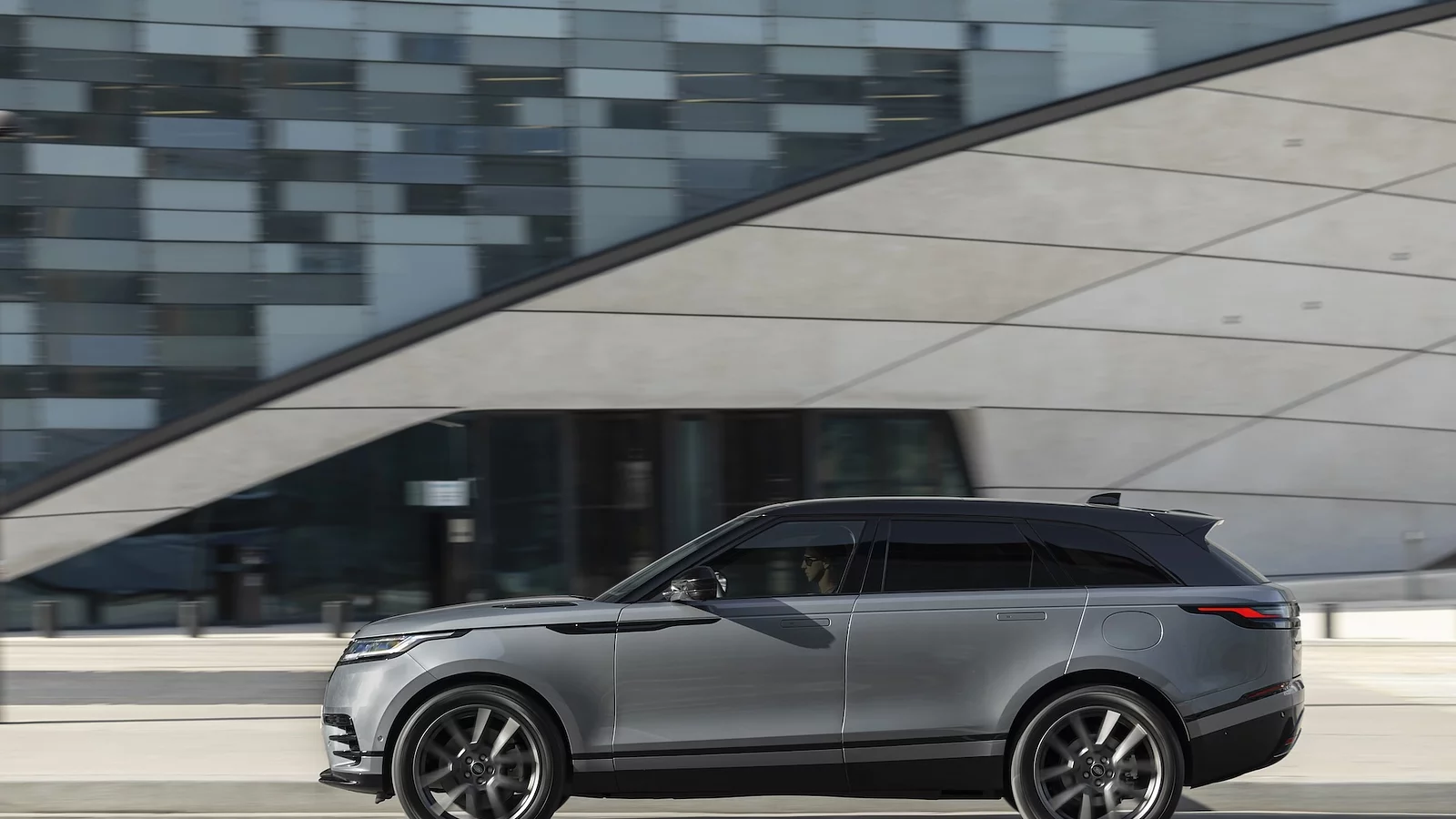 Prezentēts jaunais Range Rover Velar