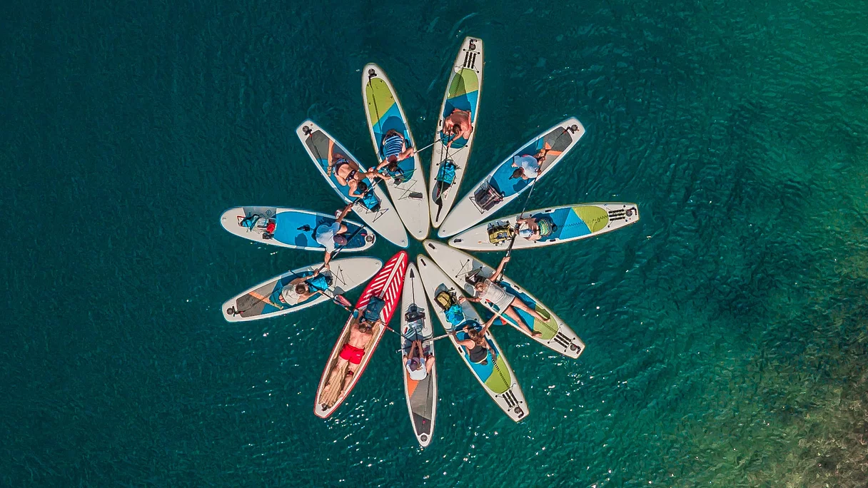 STAND-UP PADDLE BOARD YOGA