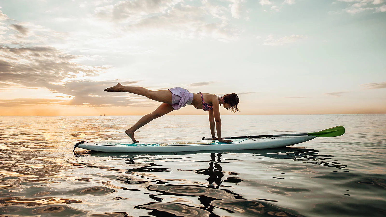 Sup Yoga Yapan Kadın