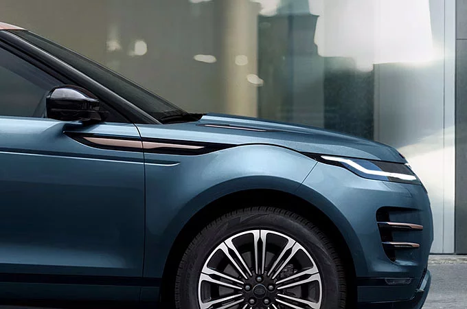 Side View of Range Rover Evoque 