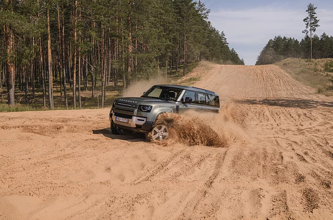 Kristaps Neretnieks Land Rover Defender