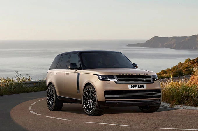 Imagine cu Range Rover si apus auriu