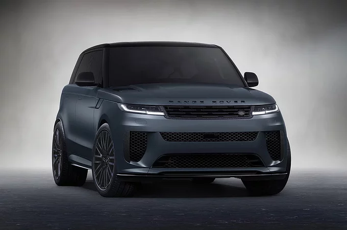 Вид сбоку на Range Rover Sport 