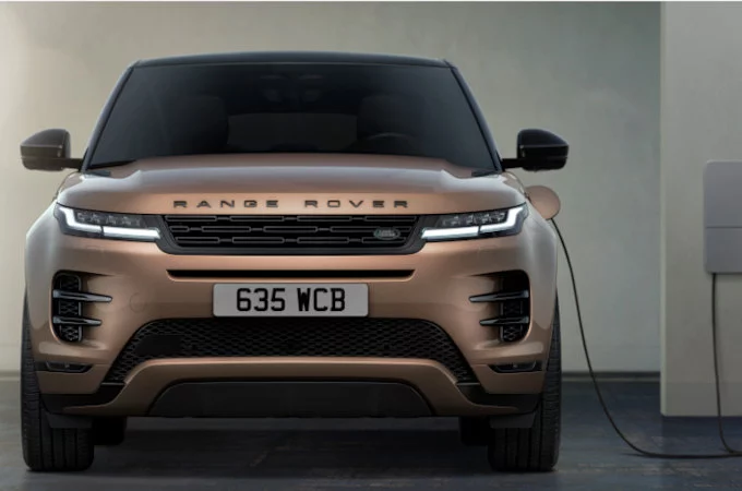 Range Rover Evoque la statia de incarcare PHEV