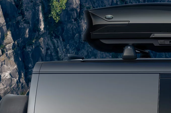 Defender luggage compartment on a roof top 