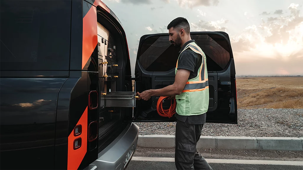 Range Rover - Mobile Care [Doorstep Car Service] | Range Rover UAE
