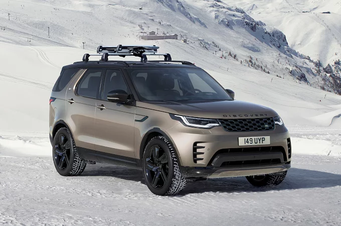Discovery parkiran na snježnoj planini