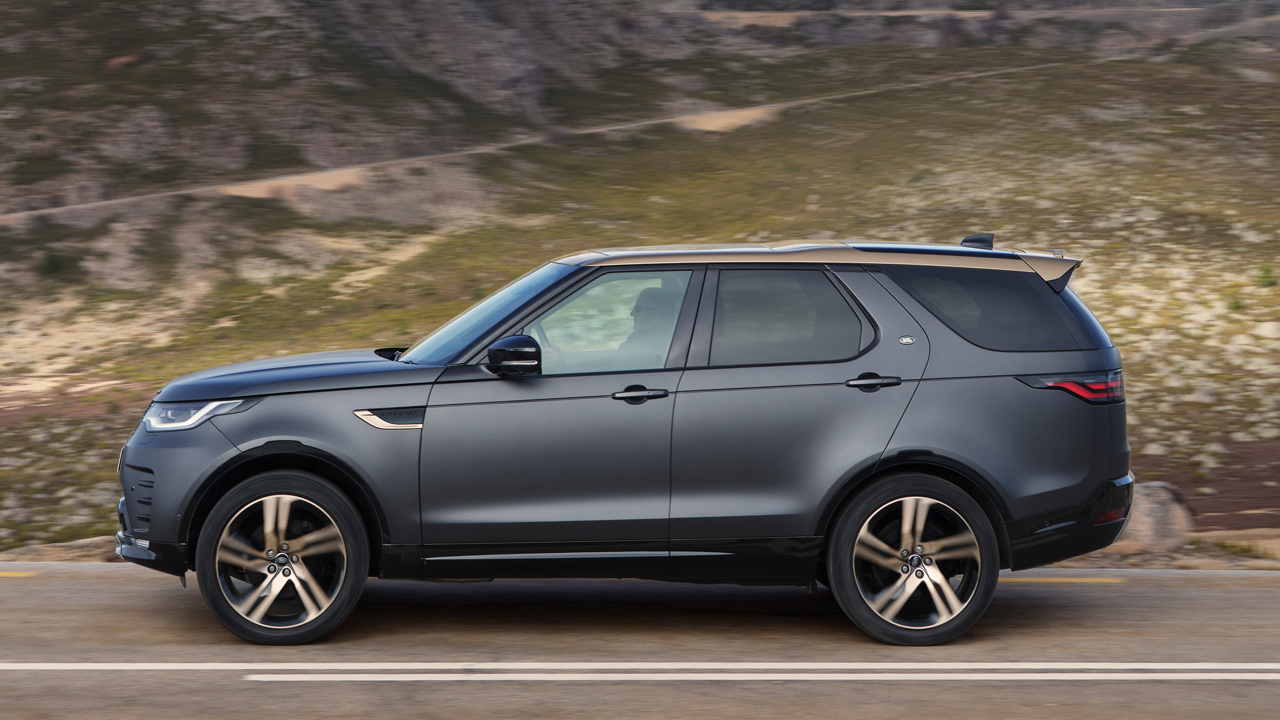 Discovery | The Ultimate Family SUV | Land Rover Qatar