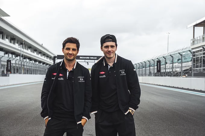 BROOKLYN PELTZ BECKHAM ZACHWYCA AKTUALNYCH MISTRZÓW ŚWIATA FORMUŁY E ZESPOŁU JAGUAR TCS RACING PODCZAS 'FORMULA E EVO SESSIONS'