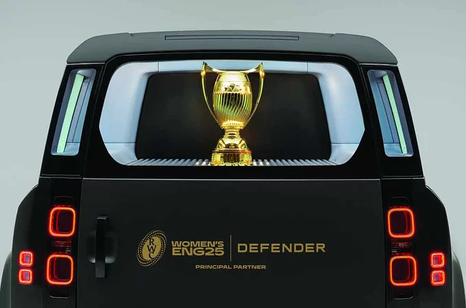 ОСТАВАТ
100 ДНИ: СПЕЦИАЛНО ПРОЕКТИРАН DEFENDER ПРЕНАСЯ ОФИЦИАЛНАТА КУПА ЗА СВЕТОВНОТО
ПЪРВЕНСТВО ПО РЪГБИ ЗА ЖЕНИ