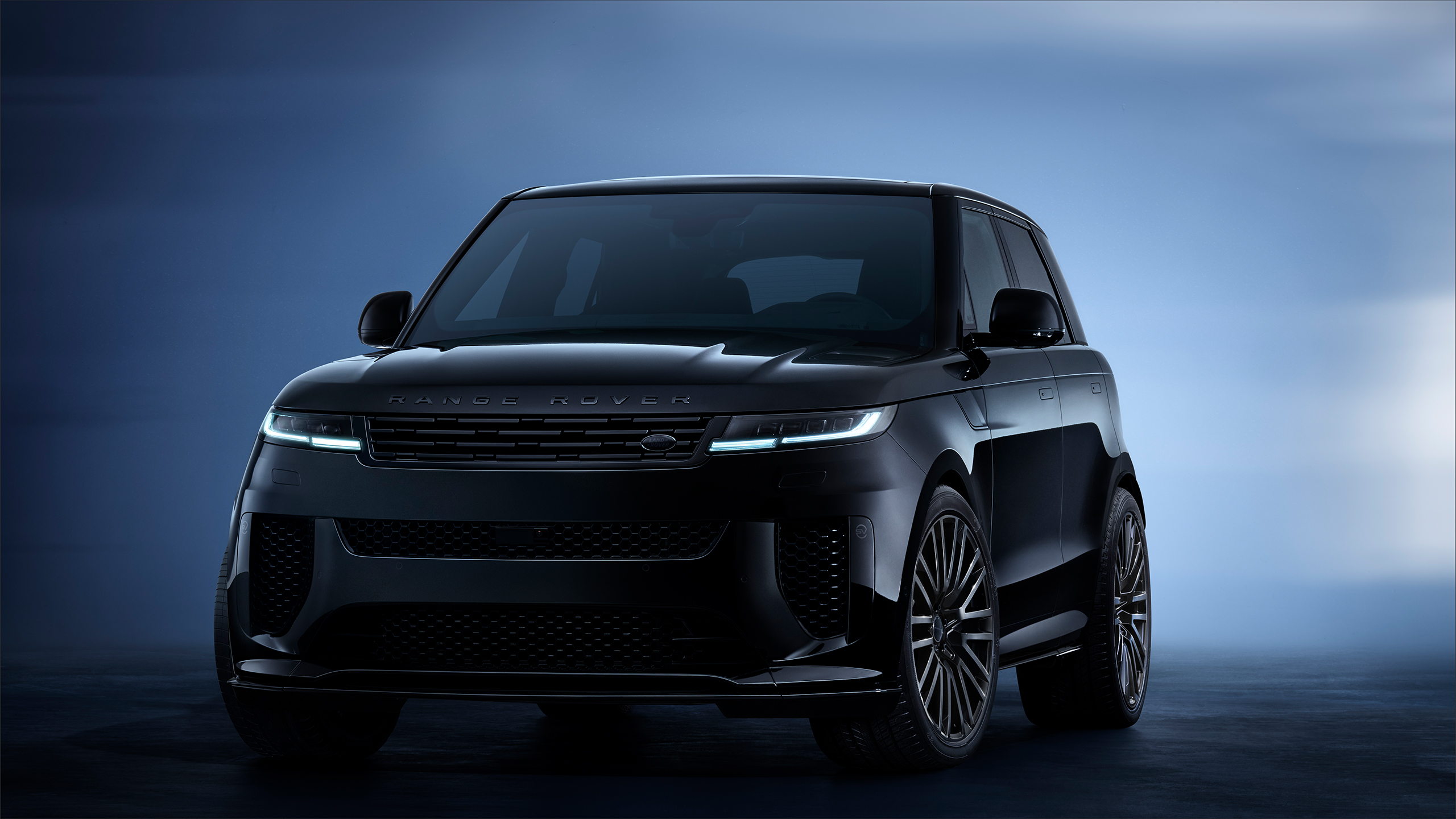 Range Rover Sports SV Front View