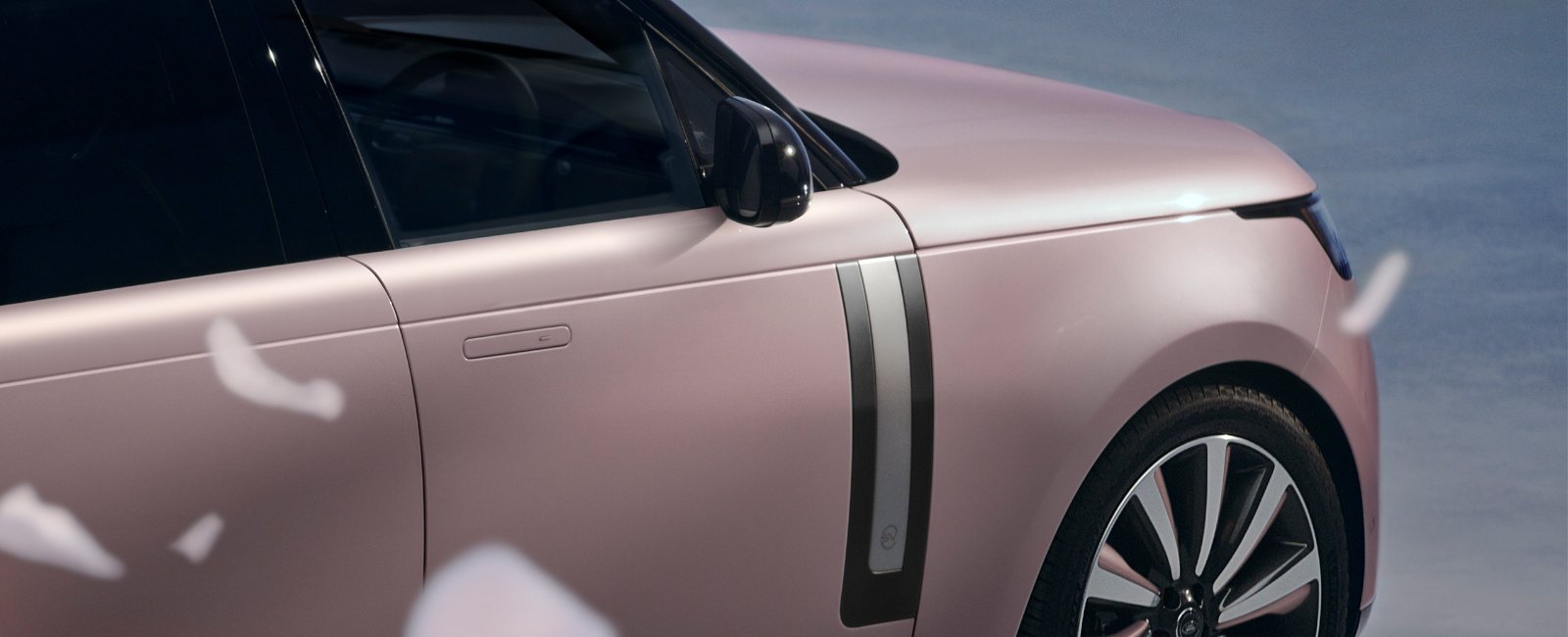 Range Rover สี Sakura Pink