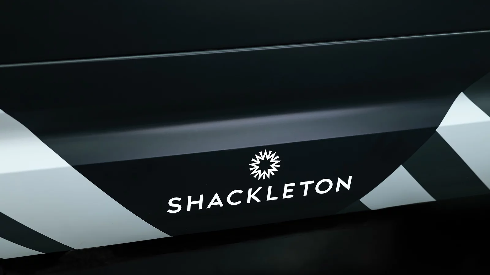 Defender Rally bendradarbiaus su Shackleton