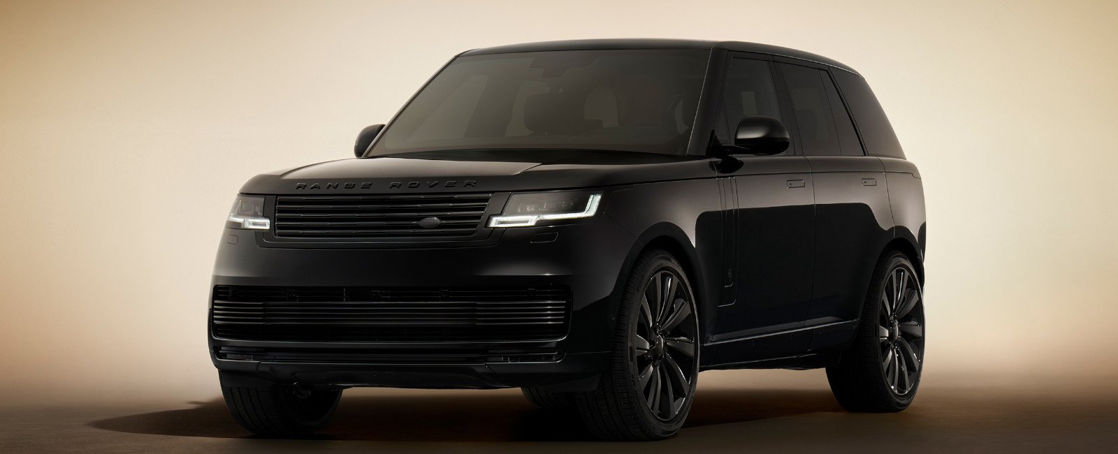 Range Rover në ngjyrë Sakura rozë
