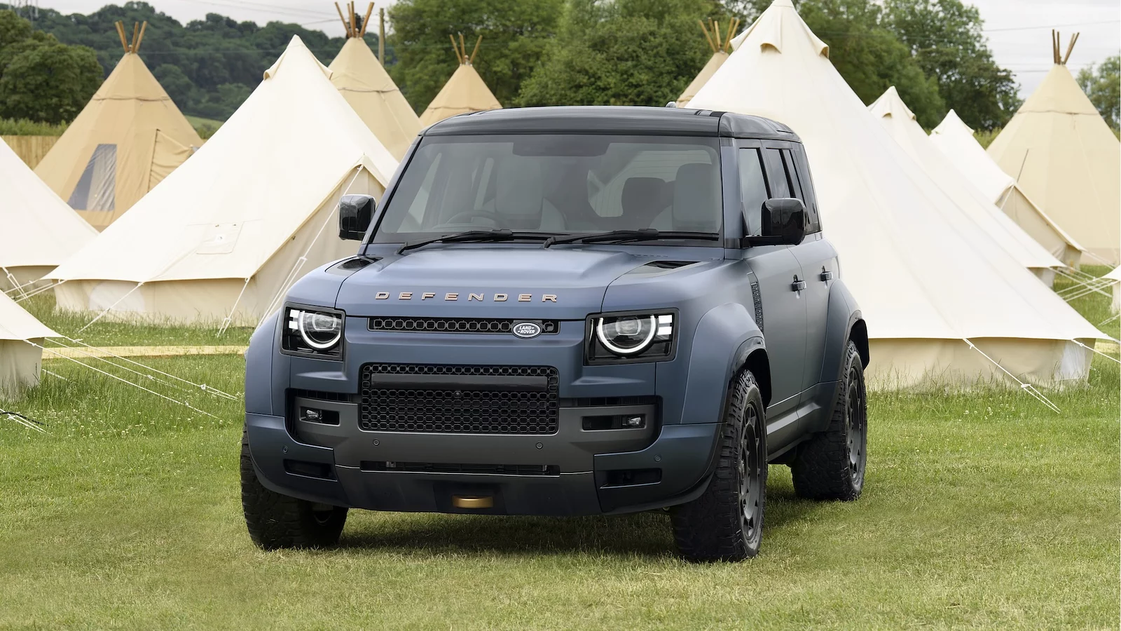 Defender Glastonberijas nometnē