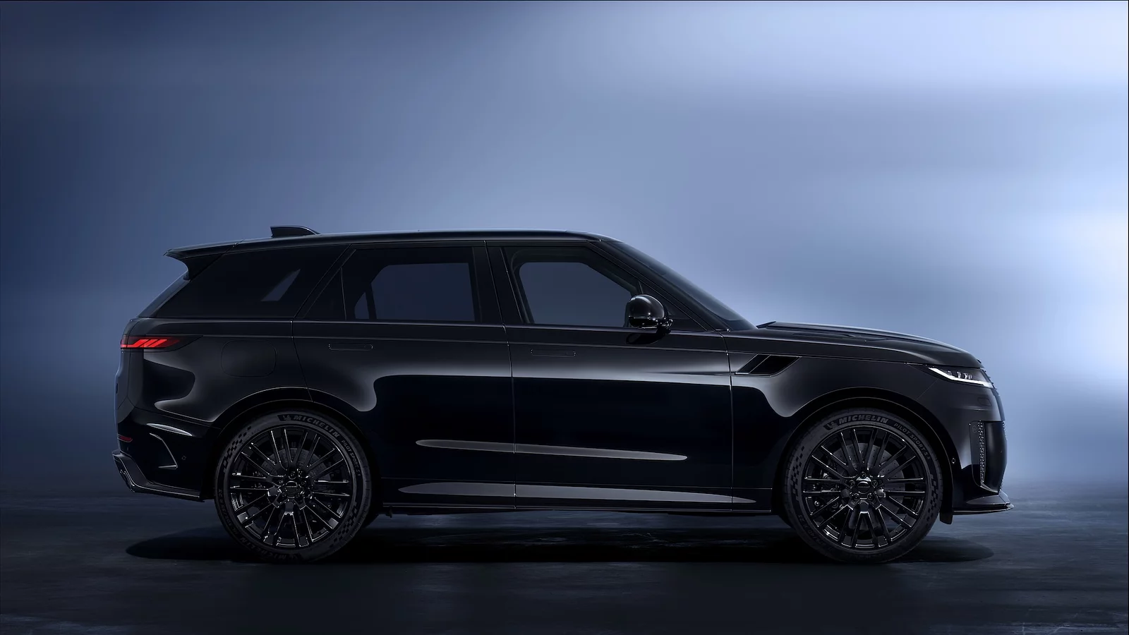 Range Rover Sport SV Black Edition