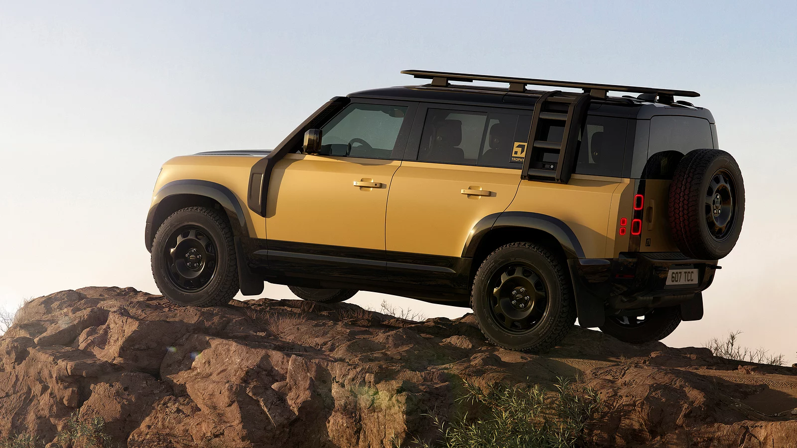 Defender Trophy egy dombon