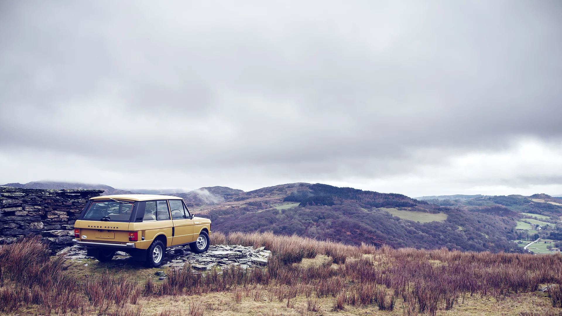 Range Rover classic parked on top of the hill