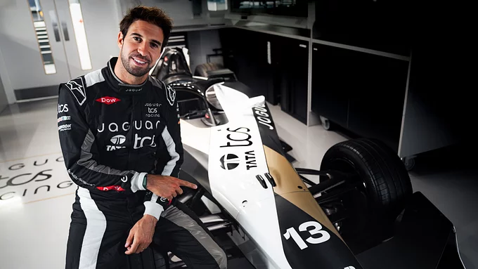 <p style="font-style: italic;">8 Oktober 2025</p> <br>ANTÓNIO FÉLIX DA COSTA SLUTTER SIG TIL JAGUAR TCS RACING
OG FULDFØRER HOLDOPSTILLINGEN FOR SÆSON 12