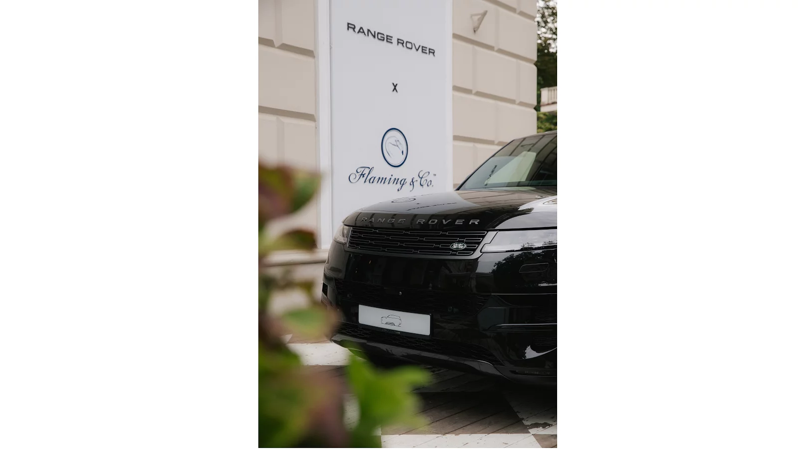 <div style="text-align: center; color:black; font-size:22px; line-height:24px">RANGE ROVER  X&nbsp;FLAMING CO.</div>