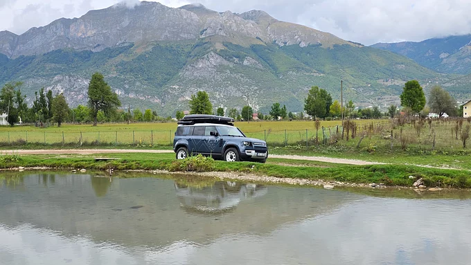 „1000 pasaulio stebuklų“ ir „Defender“ kelionė Kosove