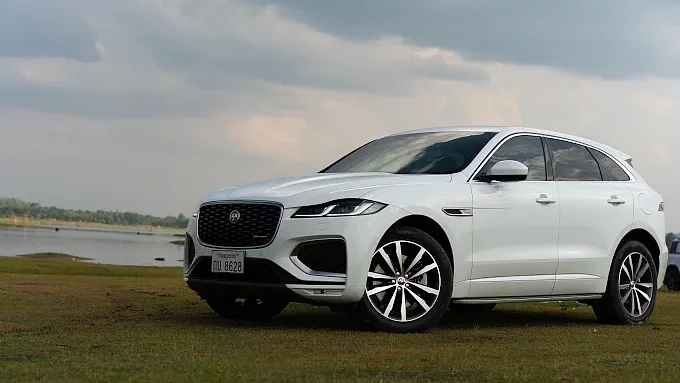 POWERFUL, ECONOMICAL, SAFE WITH F-PACE PHEV