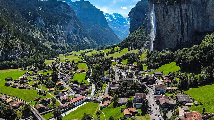 ZAMANA DİRENEN DURAKLAR