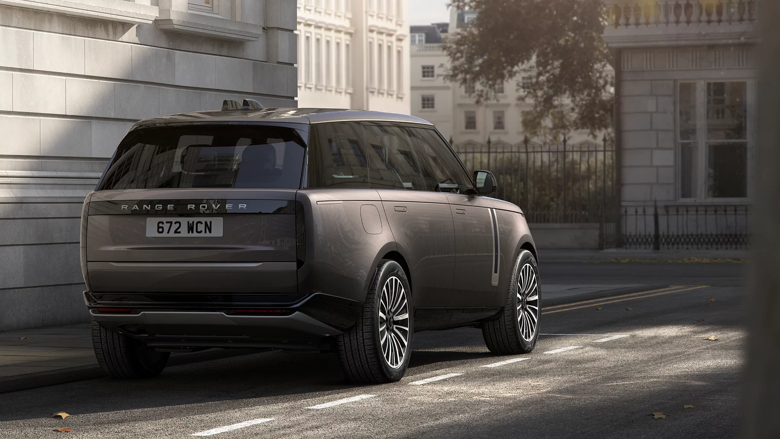 Range Rover Westminster — вигляд ззаду (студійна зйомка)