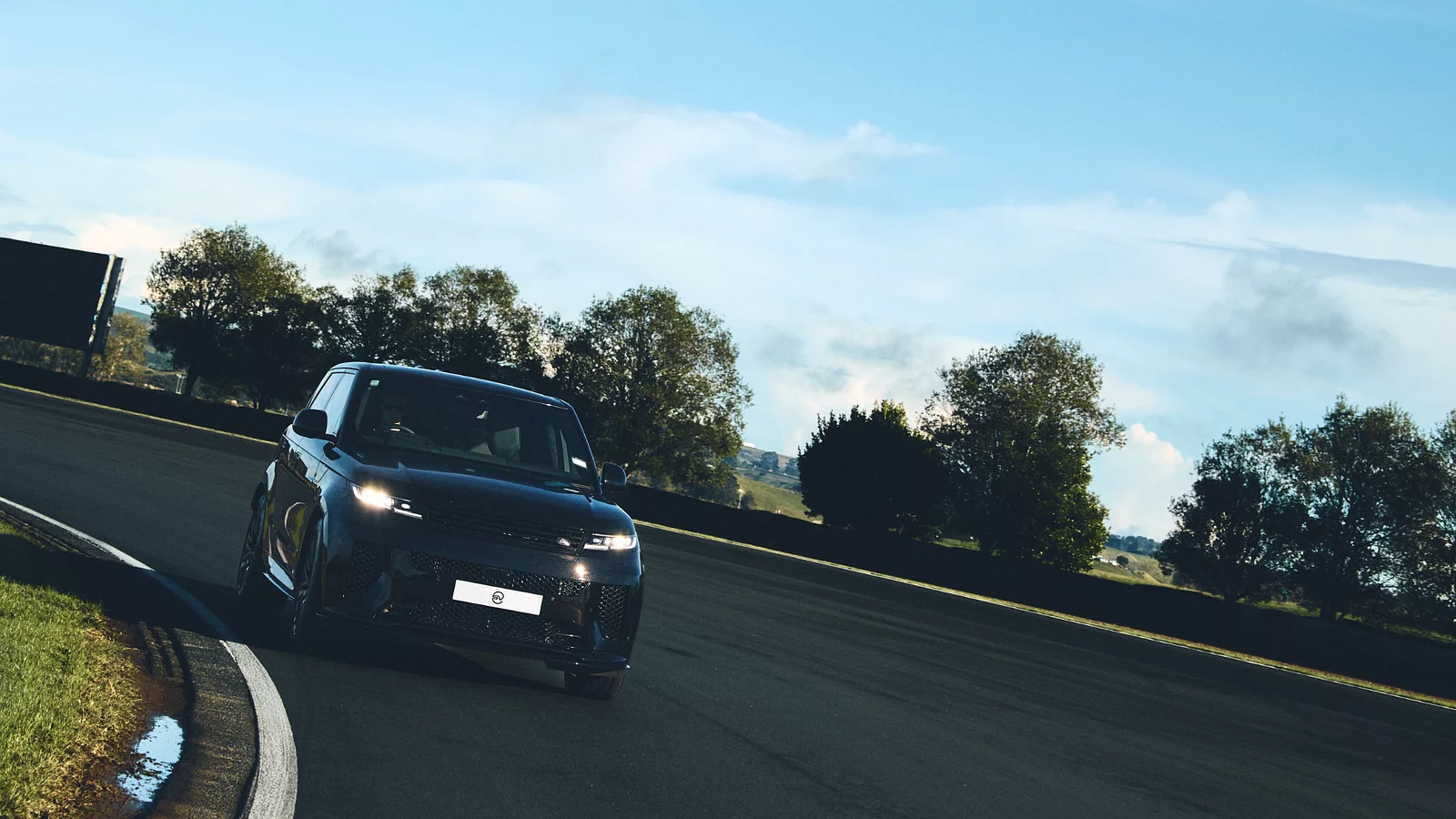 Land Rover Track Racing RANGE ROVER SPORT SV TRACK DAY | Land Rover New Zealand