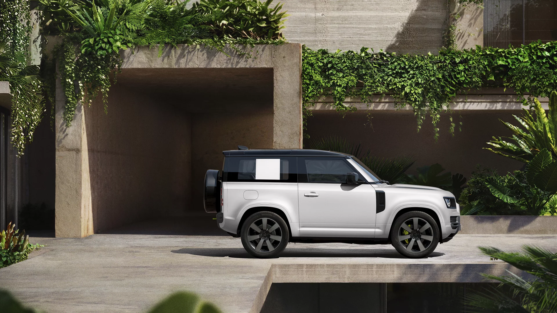 Defender set fra siden parkeret på vej