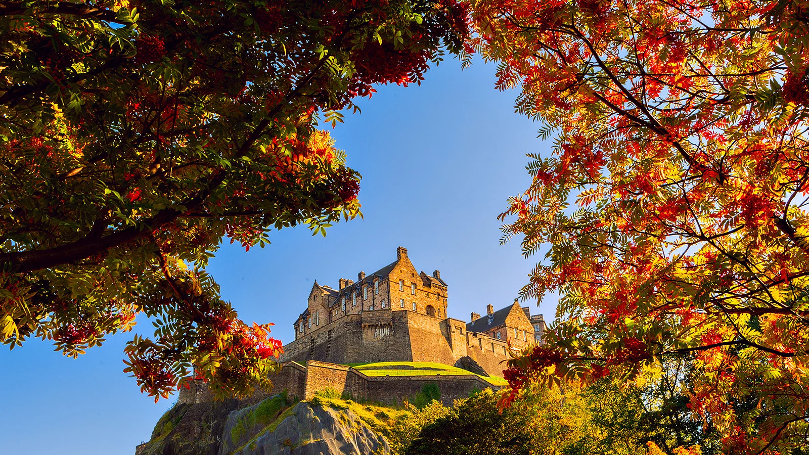 TAŞ SOKAKLARIN ARDINDAKİ EDINBURGH
