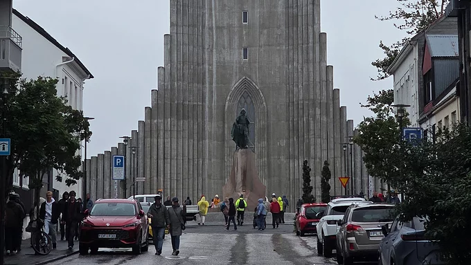 Keliautojai Islandijoje: „Defender“ vandenyno dugne, ledynų lagūna ir lietuviai Reikjavike