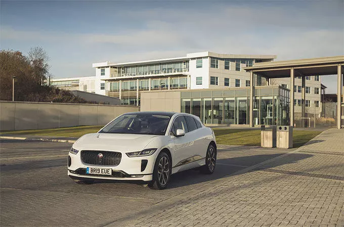 UN RECORRIDO CON EL JAGUAR I-PACE PARA CELEBRAR DOS AÑOS DE OPERACIONES NEUTRALES DE CARBONO