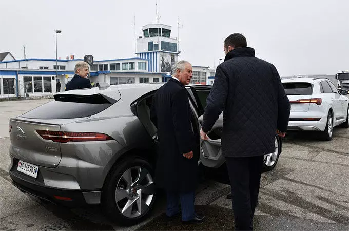 EL PRÍNCIPE CARLOS DE GALES LLEGÓ A DAVOS EN UN JAGUAR I-PACE