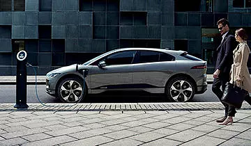 UUSI JAGUAR LAND ROVER MYYMÄLÄ ON AVATTU HERTTONIEMESSÄ