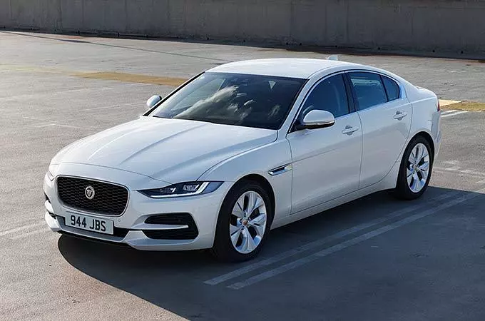 JAGUAR XE blanco