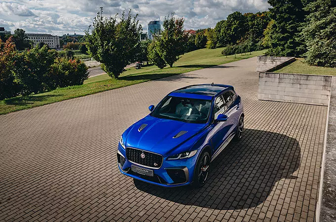 „Jaguar“ į Lietuvą atvežė ypatingą visureigį – 550 AG „F-Pace SVR“