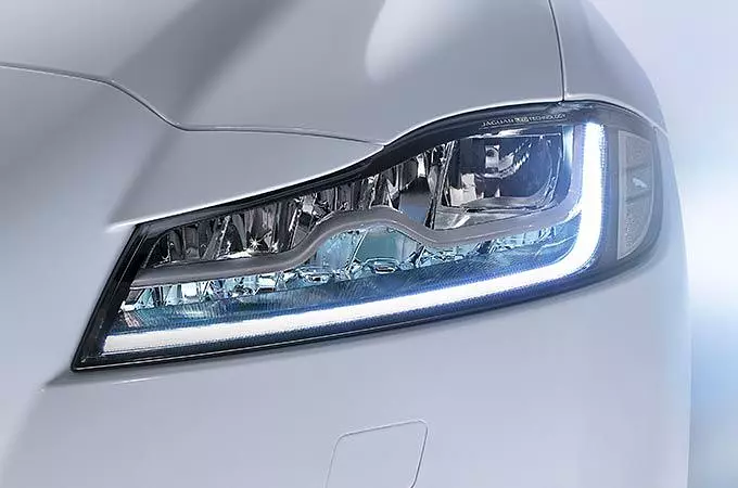 AUTOMATIC HEADLAMPS AND INTELLIGENT HIGH BEAM ASSIST