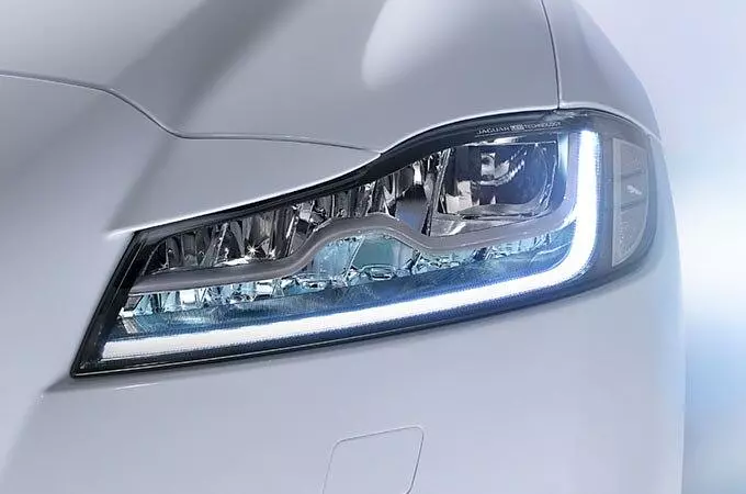 AUTOMATIC HEADLAMPS AND INTELLIGENT HIGH BEAM ASSIST