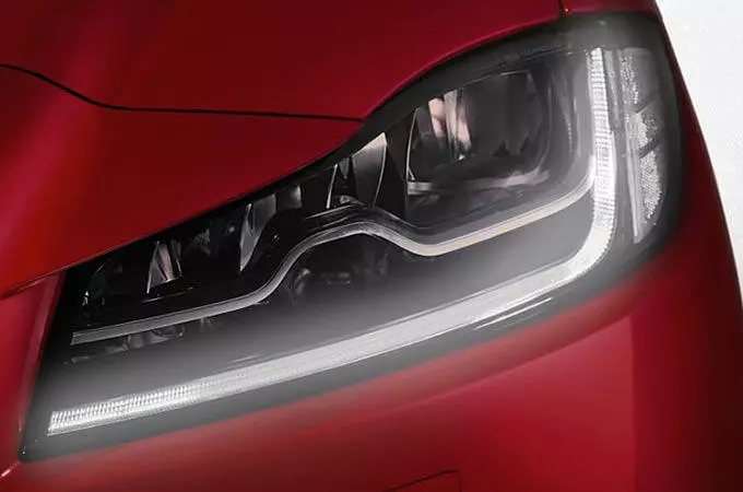 AUTOMATIC HEADLIGHTS AND INTELLIGENT HIGH BEAM ASSIST