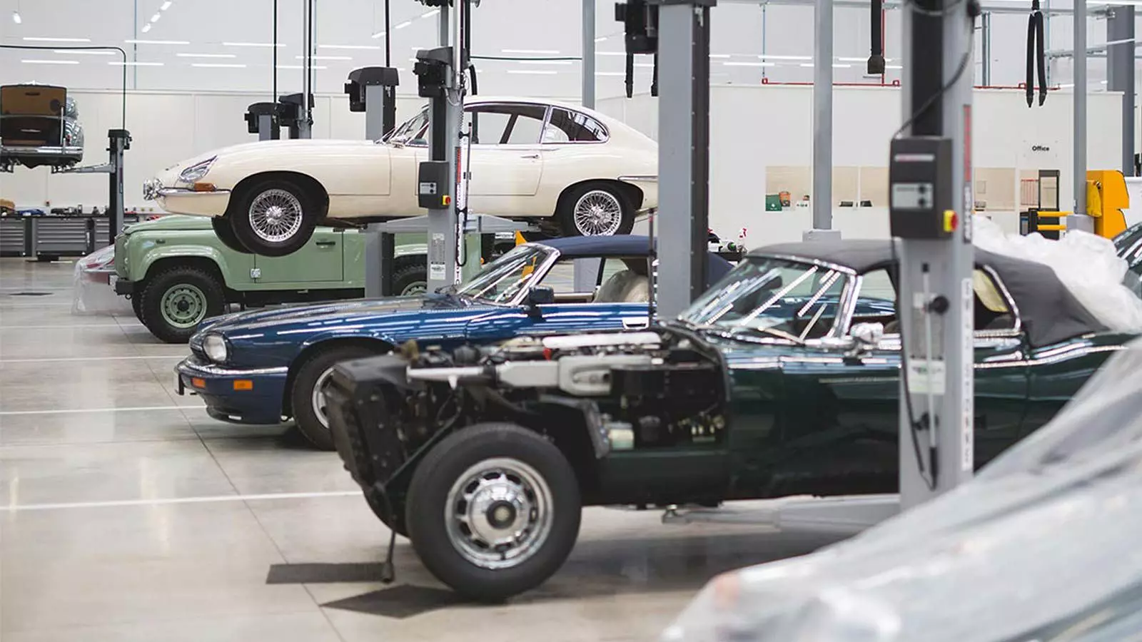 JAGUAR LAND ROVER CLASSIC WORKS TOUR